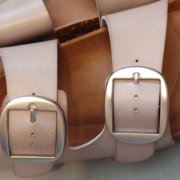 ⚫Time and Tru Sandals - Picture 10 of 10